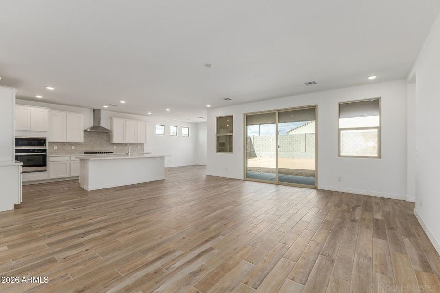 PHX_TV_Lot2013_Apple_17458_Greatroom