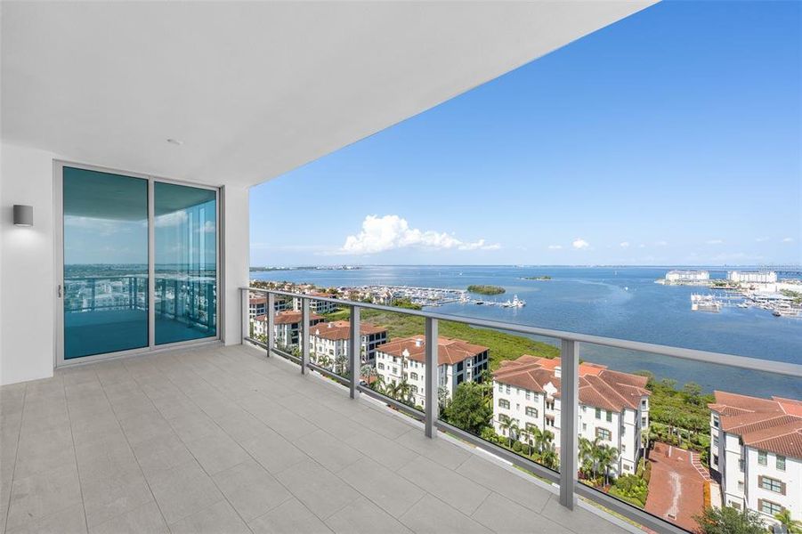 Condo located in Tampa, FL showcasing its design and architecture (Image 37). Condo located in Tampa, FL showcasing its design and architecture (Image 37).