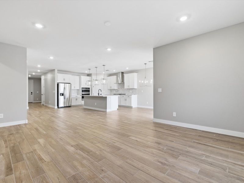 Spacious, unfurnished interior of a new home in Abel Ranch Reserve Series, Goodyear (Image 9).
