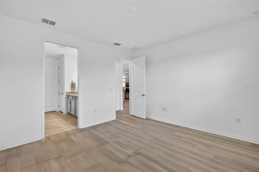 Spacious, unfurnished interior of a new home in , Ocala (Image 21).