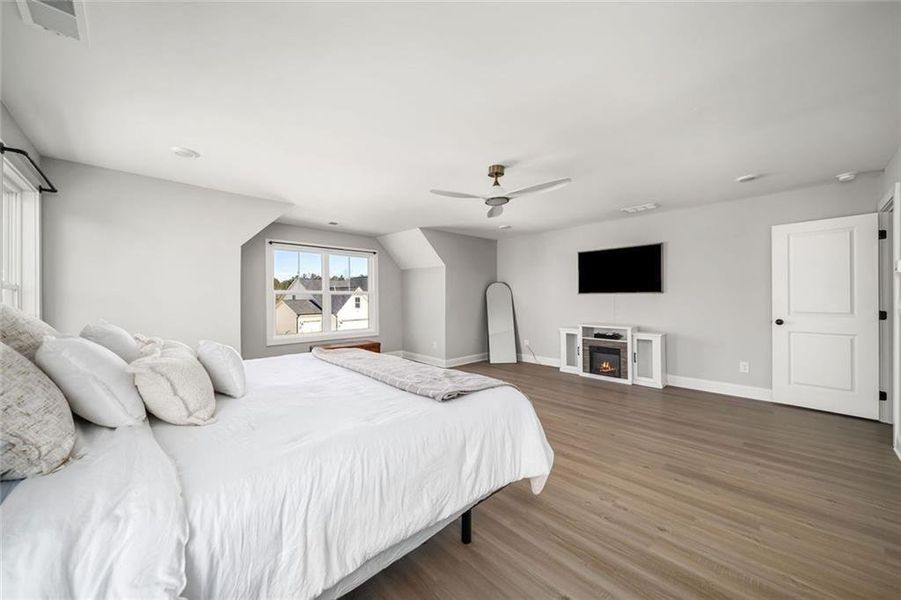 Furnished interior view inside a new home in , Dallas (Image 34).