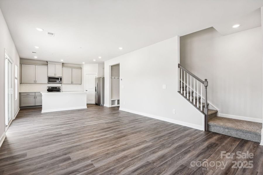 Photo is not of the actual home, but is an inspirational photo of builder’s model home and may depict options, furnishings, and/or decorator features that are not included Photo is not of the actual home, but is an inspirational photo of builder’s model home and may depict options, furnishings, and/or decorator features that are not included