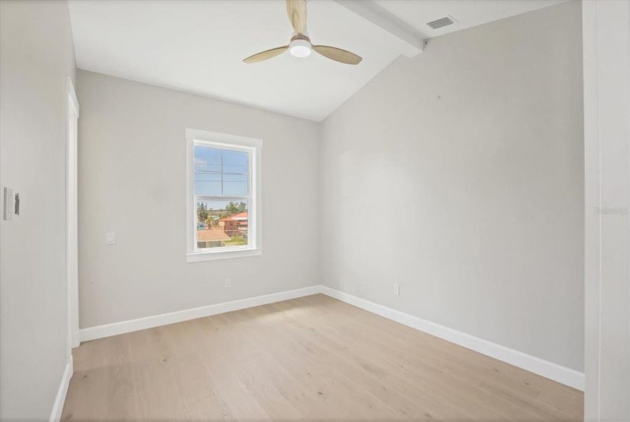 Spacious, unfurnished interior of a new home in , Englewood (Image 19).