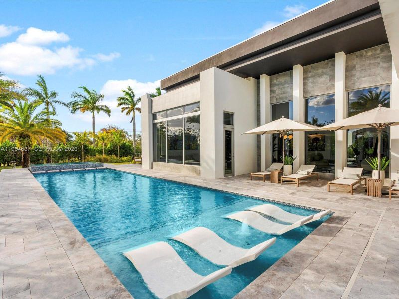 Exterior details and patio area of a home in , Plantation (Image 24).