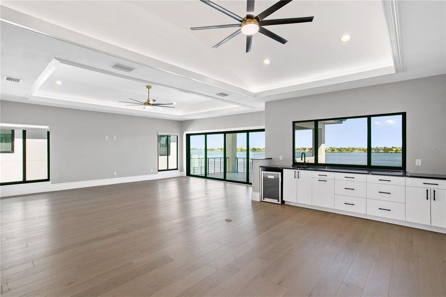 3rd level family room wet bar