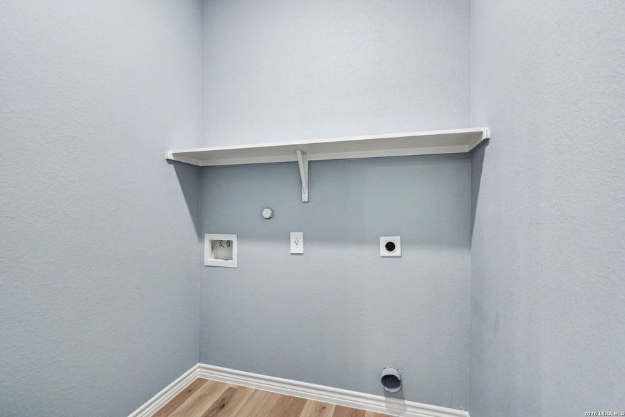 Spacious, unfurnished interior of a new home in , San Antonio (Image 14).
