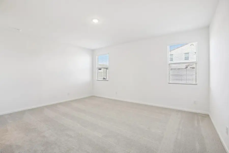 Spacious, unfurnished interior of a new home in La Privada, Goodyear (Image 4).