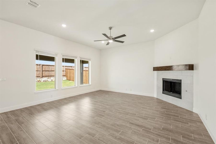 Spacious, unfurnished interior of a new home in Somerset, Venus (Image 32).