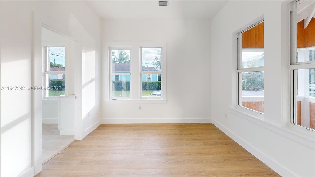 Spacious, unfurnished interior of a new home in , Coral Gables (Image 23).