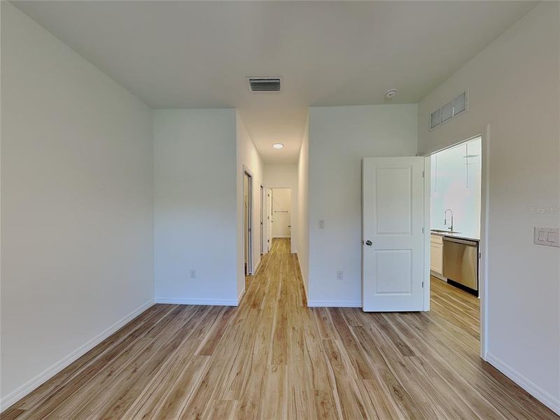 Spacious, unfurnished interior of a new home in , Port Charlotte (Image 11).