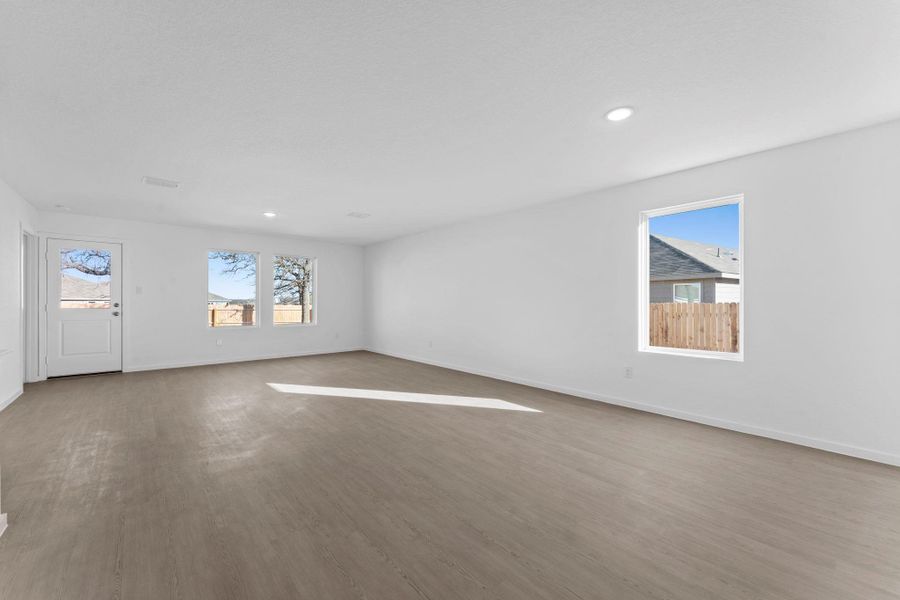 Spacious, unfurnished interior of a new home in Friendship Oaks, Fredericksburg (Image 17).