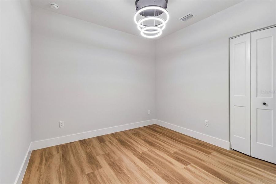 Spacious, unfurnished interior of a new home in , Tampa (Image 40).