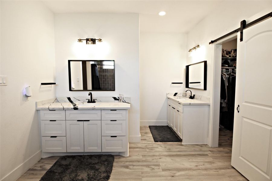 Furnished interior view inside a new home in , Baytown (Image 14).