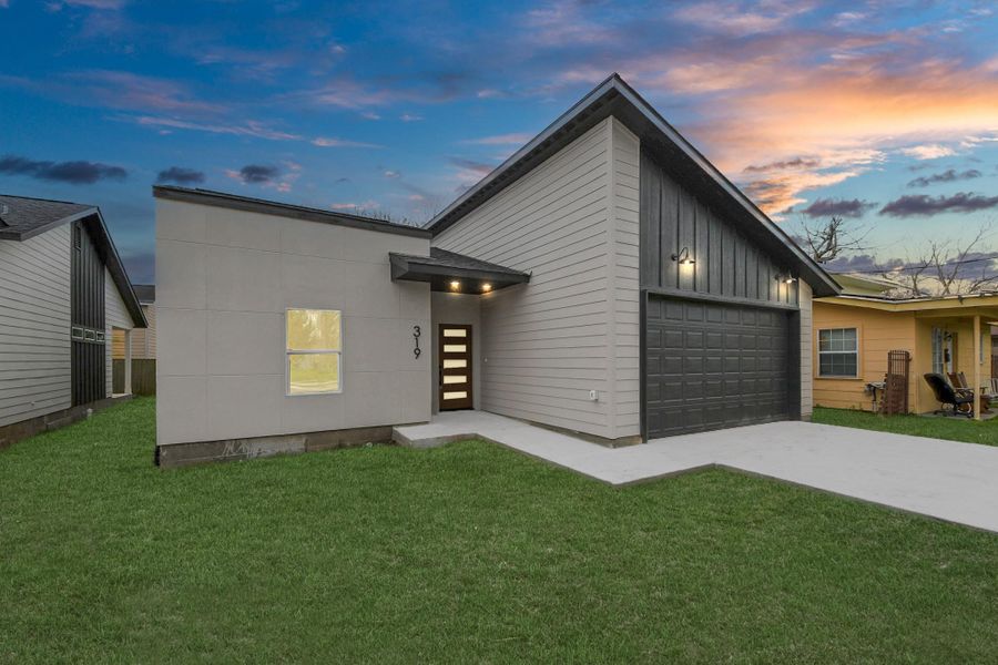 Custom built home by Madrigal Signature Homes Custom built home by Madrigal Signature Homes