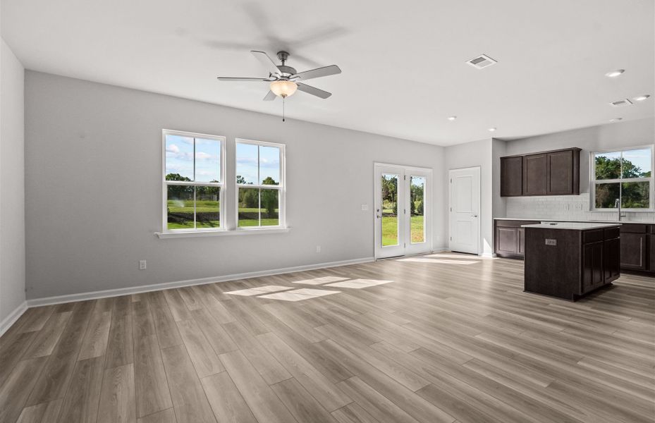Spacious, unfurnished interior of a new home in Crestview, Spartanburg (Image 13).