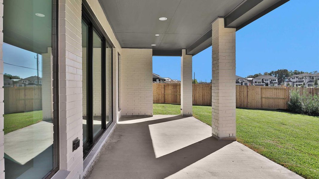 Exterior details and patio area of a home in Sienna 55' - Valencia, Missouri City (Image 2). Exterior details and patio area of a home in Sienna 55' - Valencia, Missouri City (Image 2).