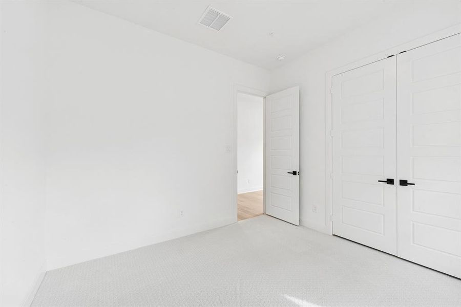 Spacious, unfurnished interior of a new home in Hillside at Las Colinas, Irving (Image 16).