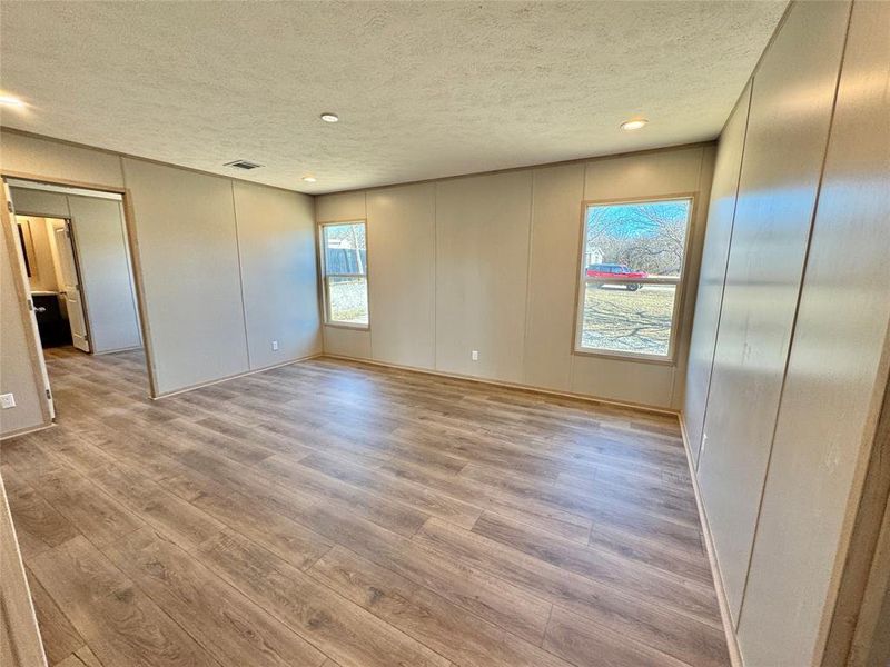 Spacious, unfurnished interior of a new home in , Nocona (Image 27).