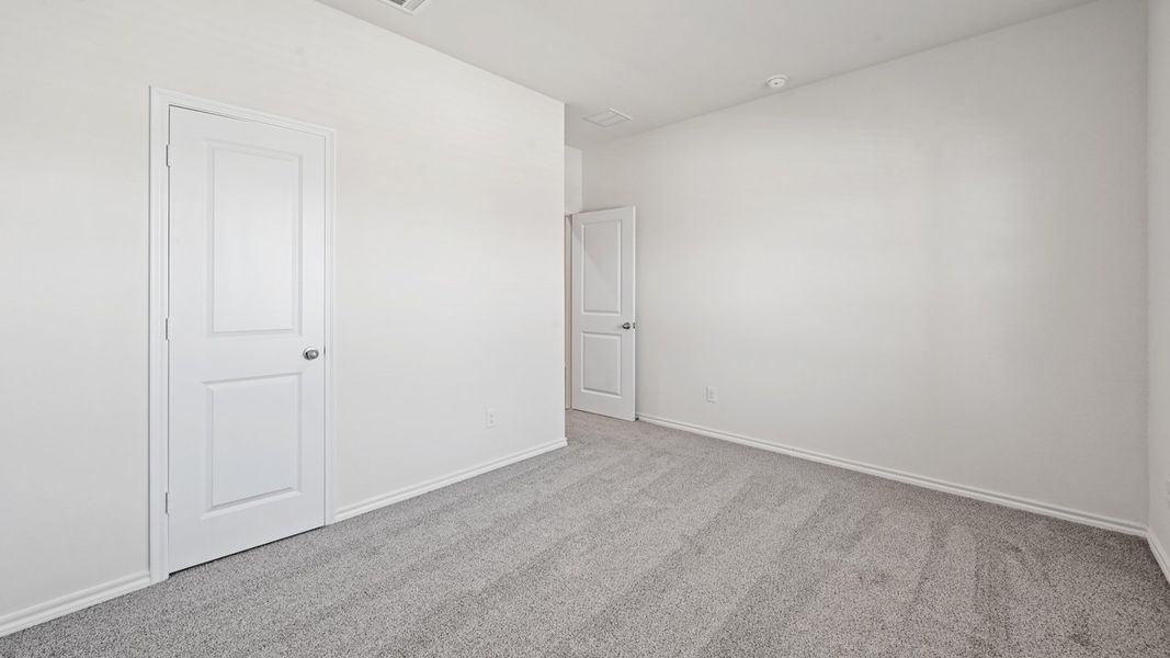 Representative unfurnished interior of a home built from the Ozark by D.R. Horton in Waverly Estates, Josephine (Image 16).