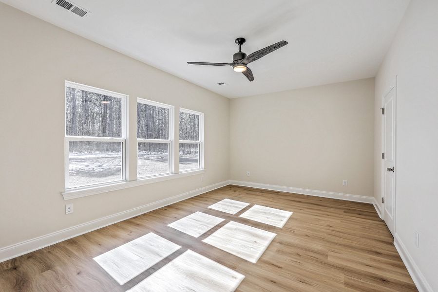 Spacious, unfurnished interior of a new home in , Summerville (Image 29).