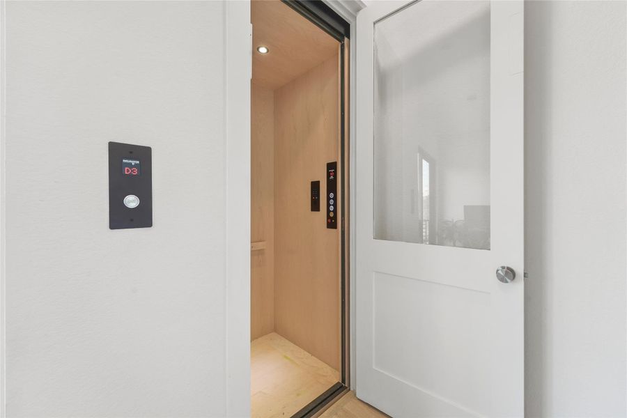 Close-up of interior finishes inside a home in Commonwealth Park, Houston (Image 13).