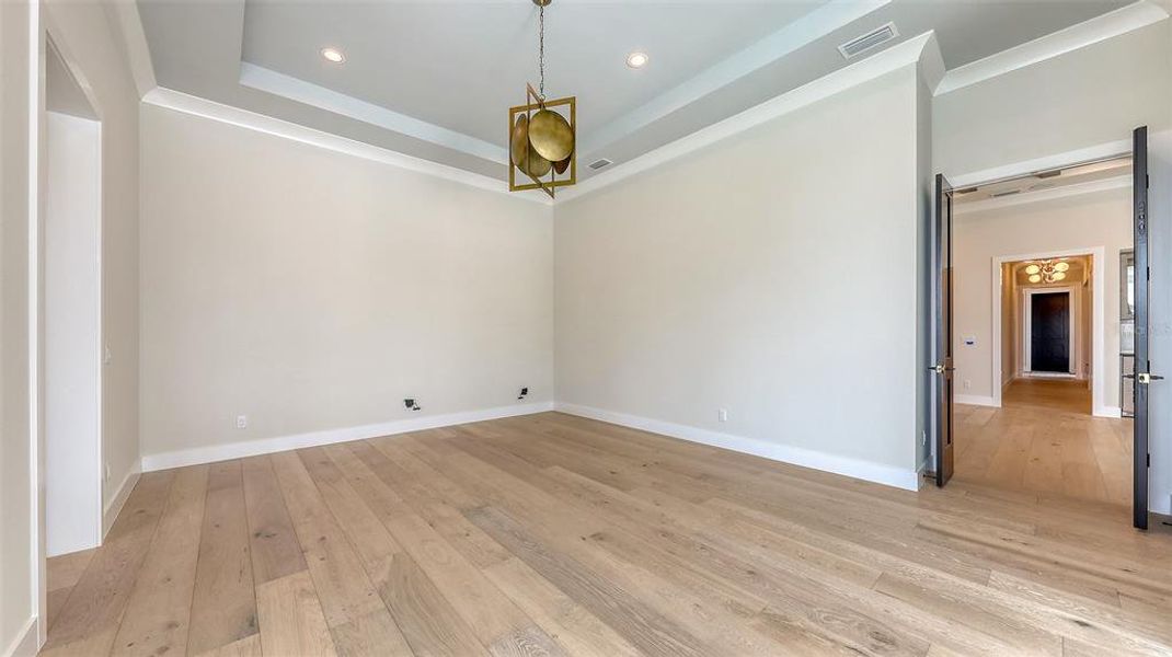 Spacious, unfurnished interior of a new home in , Longboat Key (Image 54).