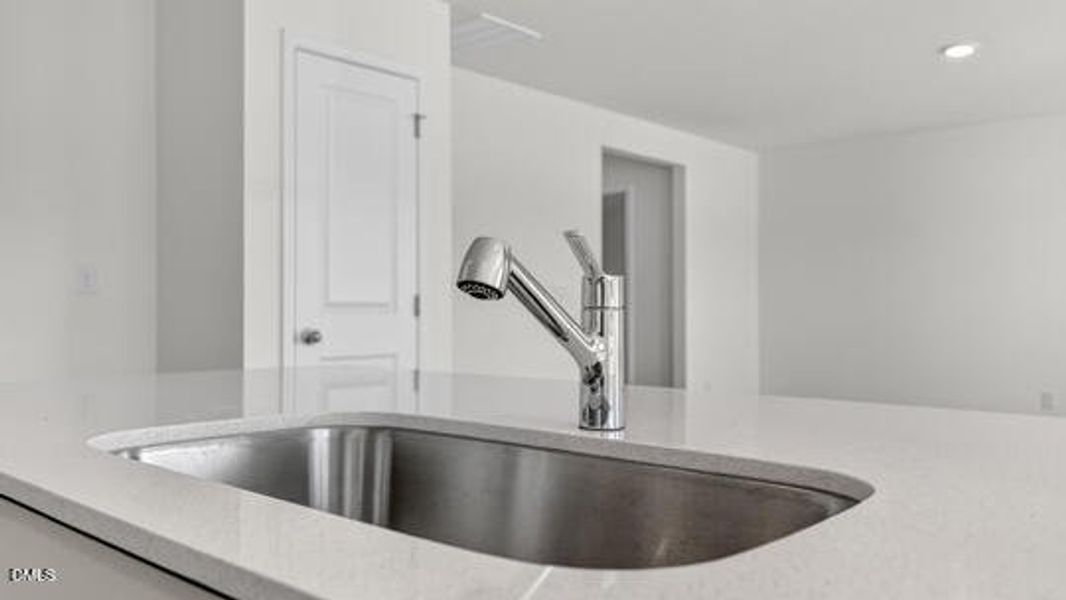 Belle Grove_Darwin A3_83_Gray_SPEC-019