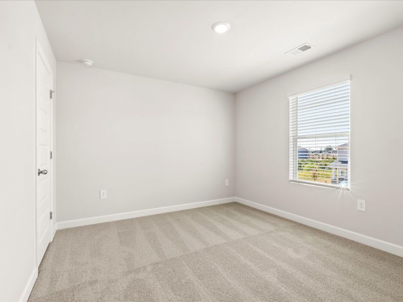 Spacious, unfurnished interior of a new home in Village at White Pine, Pendleton (Image 24).