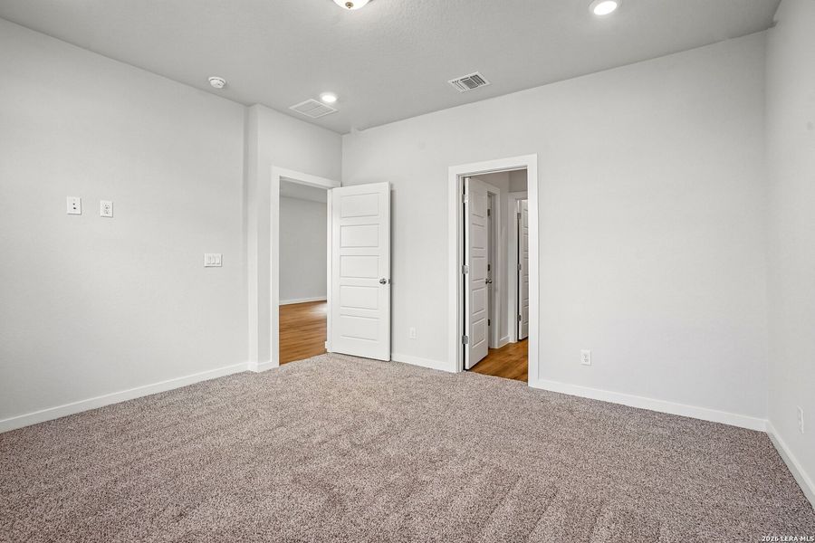 Spacious, unfurnished interior of a new home in Highland Ridge, San Antonio (Image 16). Spacious, unfurnished interior of a new home in Highland Ridge, San Antonio (Image 16).