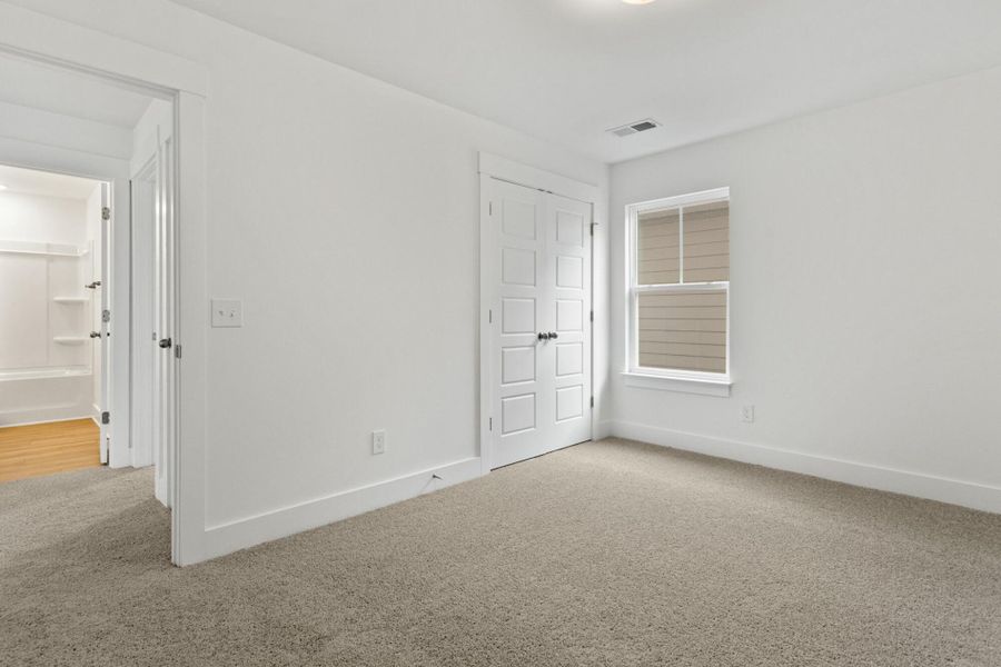 Spacious, unfurnished interior of a new home in Greenrich Mill, Simpsonville (Image 20).