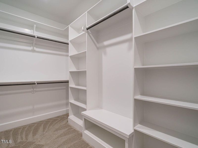 021-1280x960-closet