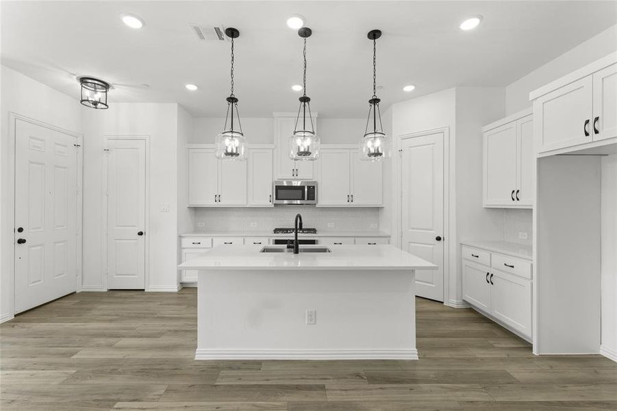 6435 Baritone  Kitchen