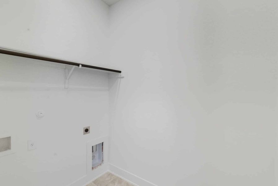 Spacious, unfurnished interior of a new home in Prominence, San Antonio (Image 17).