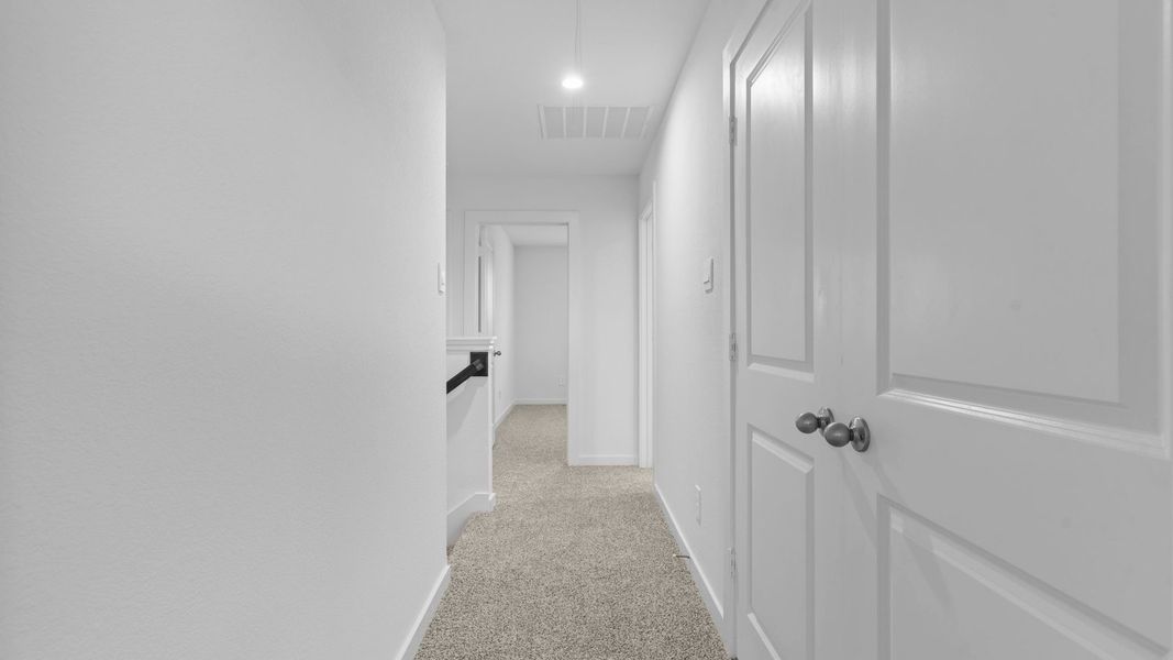 Spacious, unfurnished interior of a new home in Lexington Village, Missouri City (Image 18).