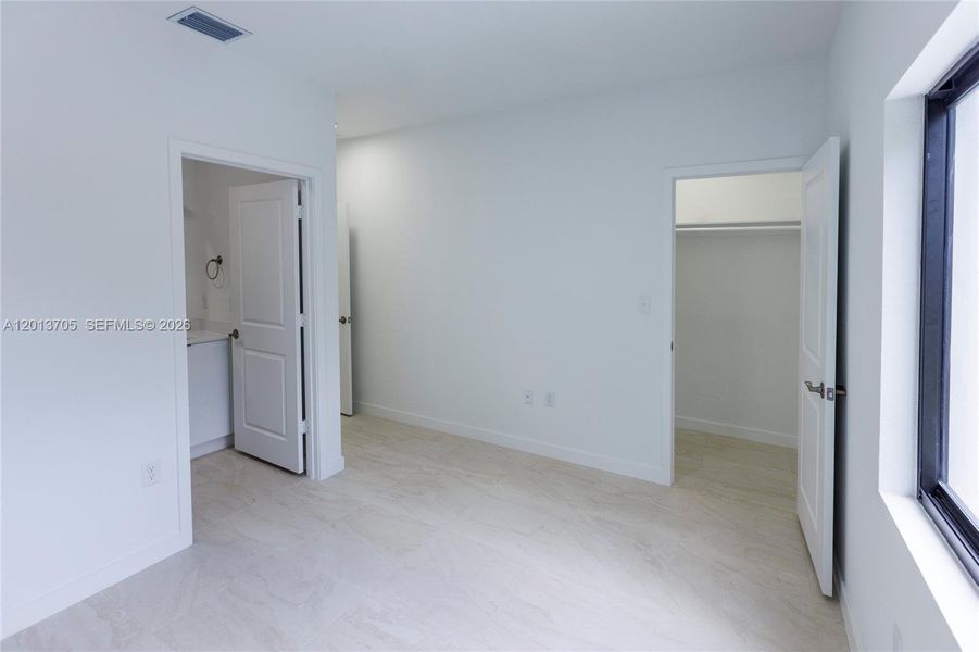 Spacious, unfurnished interior of a new home in , Miami (Image 7).