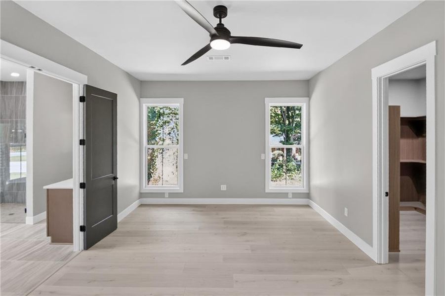 Spacious, unfurnished interior of a new home in , Stone Mountain (Image 119).