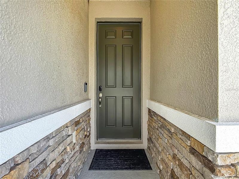 Exterior details and patio area of a home in Seasons at Big Sky, Kissimmee (Image 4).