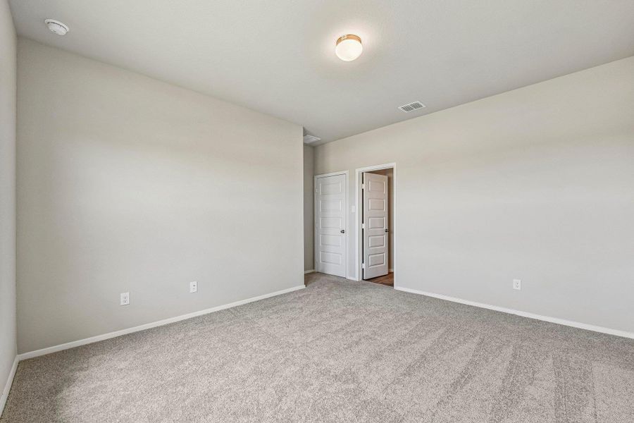 Spacious, unfurnished interior of a new home in Cloverleaf, Austin (Image 22).