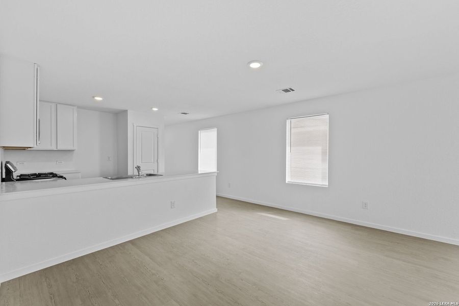 Spacious, unfurnished interior of a new home in Spring Grove, St. Hedwig (Image 20).