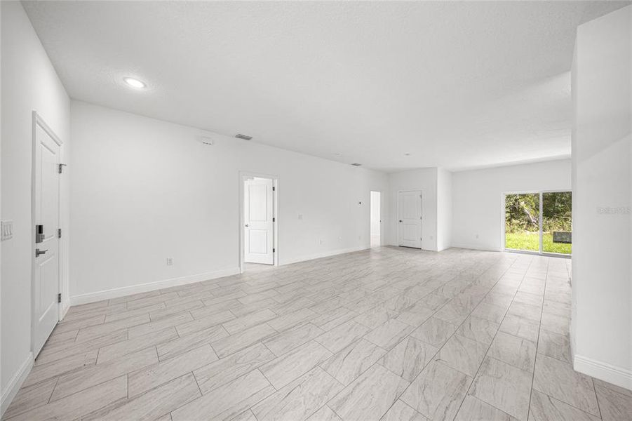 Spacious, unfurnished interior of a new home in , Ocala (Image 28).