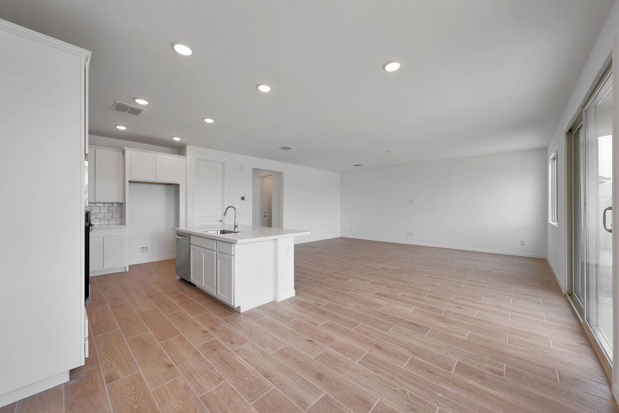 Spacious, unfurnished interior of a new home in Landmarke, San Tan Valley (Image 12). Spacious, unfurnished interior of a new home in Landmarke, San Tan Valley (Image 12).
