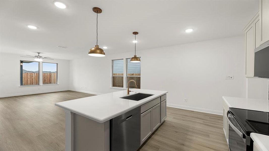 10. 1733 Edgeway - Kitchen (3)