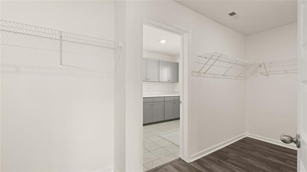Spacious, unfurnished interior of a new home in Westland, Bogart (Image 25).