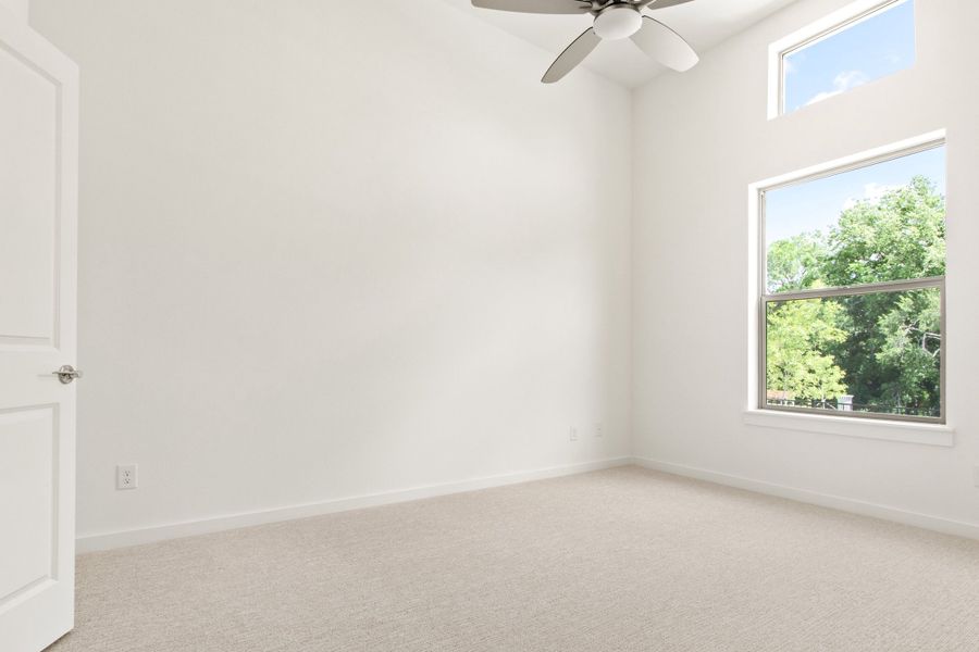 Spacious, unfurnished interior of a new home in Cottonwood Creek, Rowlett (Image 23).