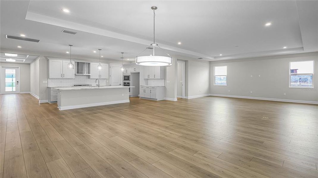 Spacious, unfurnished interior of a new home in Cresswind at Lake Harris, Tavares (Image 36).