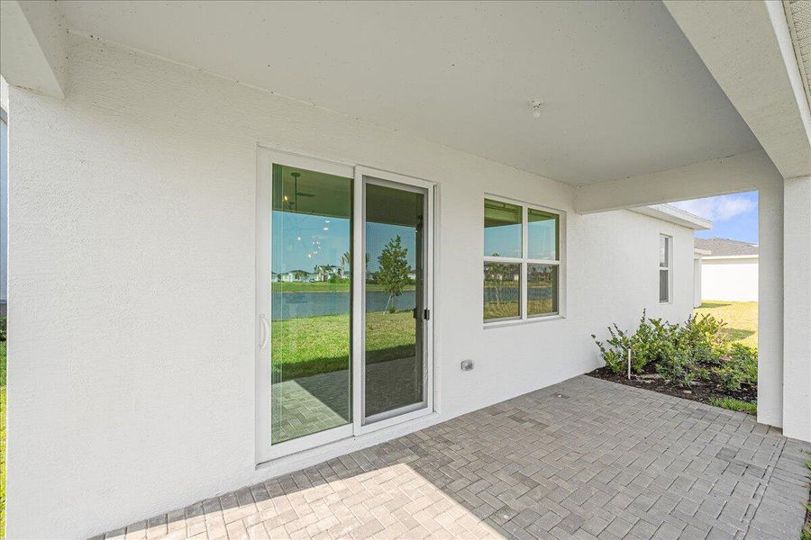 Spacious, unfurnished interior of a new home in Seagrove: The Indies, Fort Pierce (Image 17).