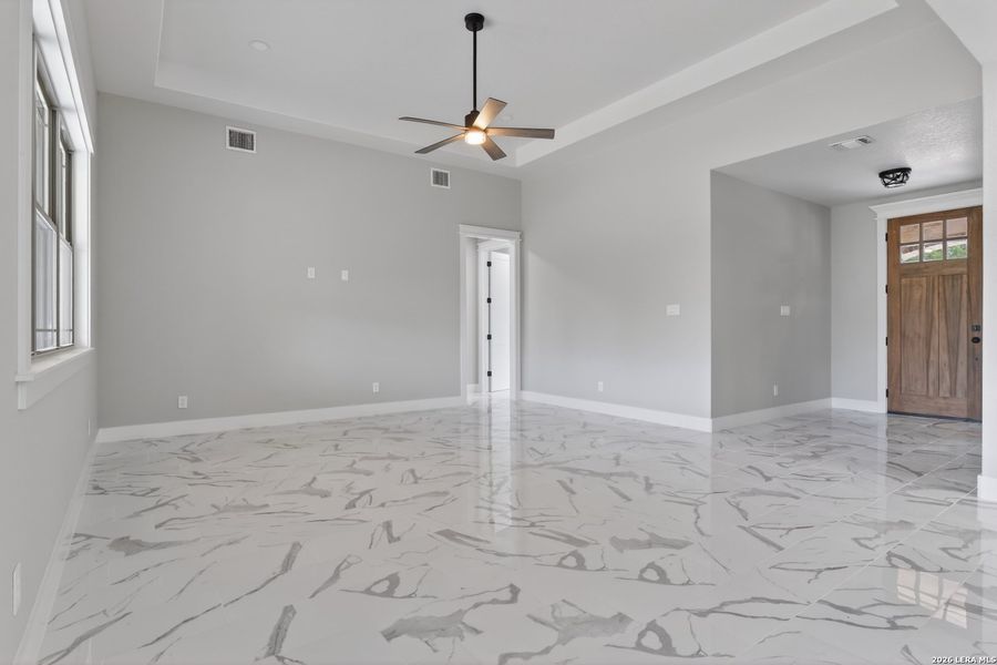 Spacious, unfurnished interior of a new home in , Bandera (Image 21).