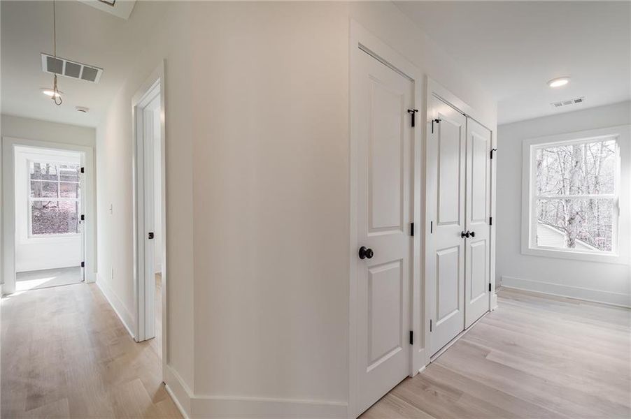 Spacious, unfurnished interior of a new home in , Gainesville (Image 29).