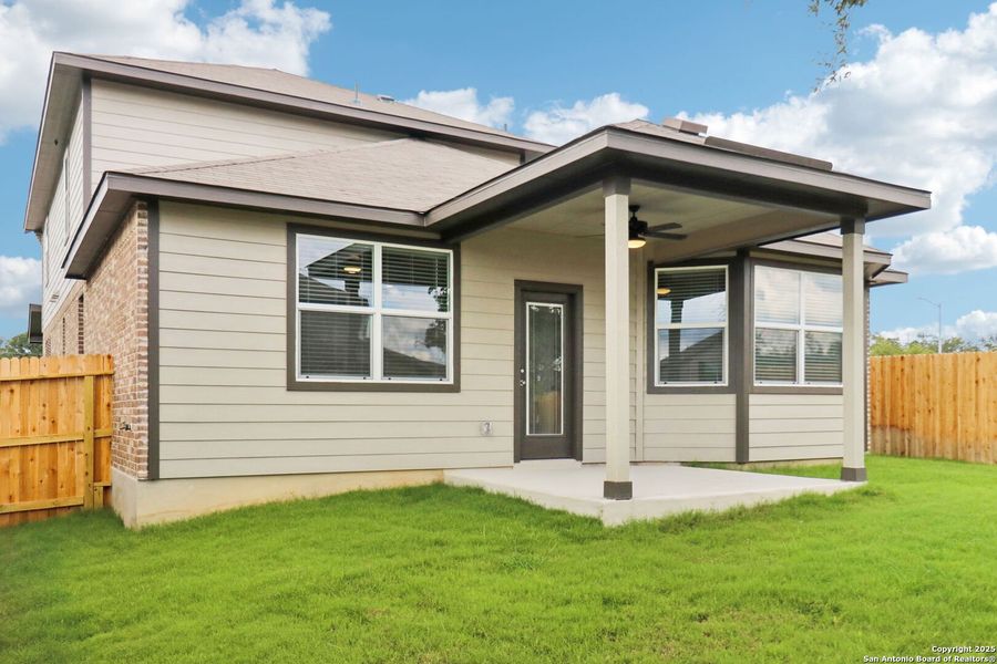 Exterior details and patio area of a home in Thomas Pond, San Antonio (Image 4). Exterior details and patio area of a home in Thomas Pond, San Antonio (Image 4).