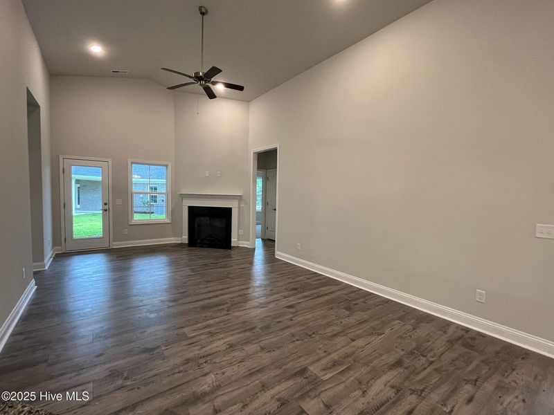 Spacious, unfurnished interior of a new home in Palmetto Creek, Bolivia (Image 12).